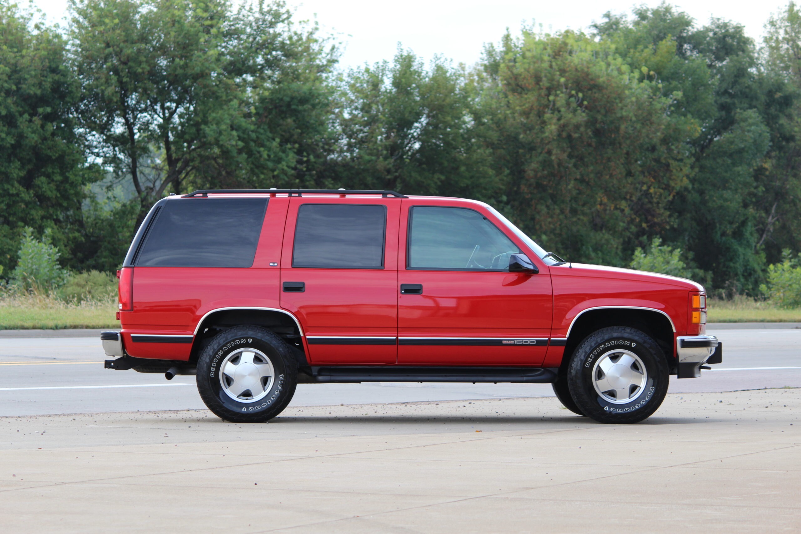 66k-Mile 1999 GMC Yukon 4×4 - 2