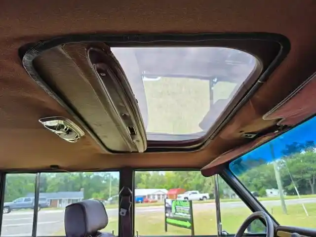 1987 Jeep Grand Wagoneer