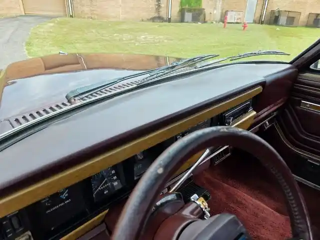 1987 Jeep Grand Wagoneer