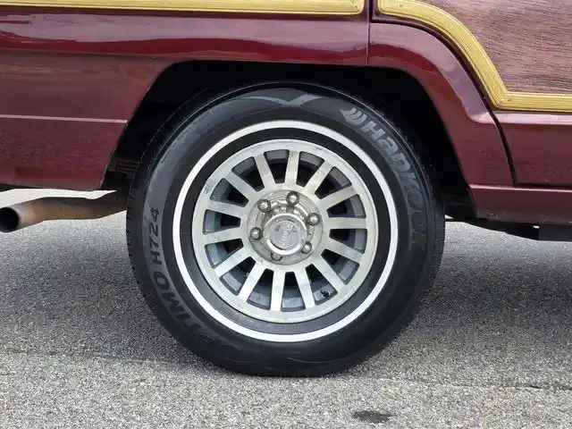 1987 Jeep Grand Wagoneer - 3