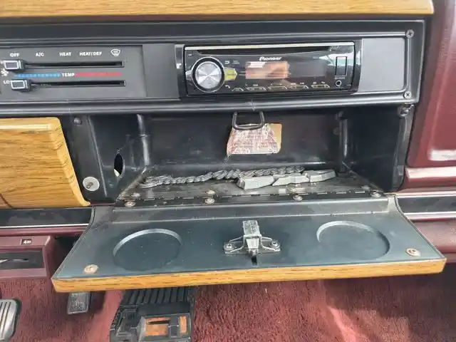 1987 Jeep Grand Wagoneer