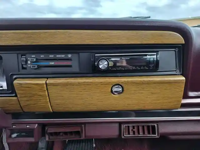 1987 Jeep Grand Wagoneer