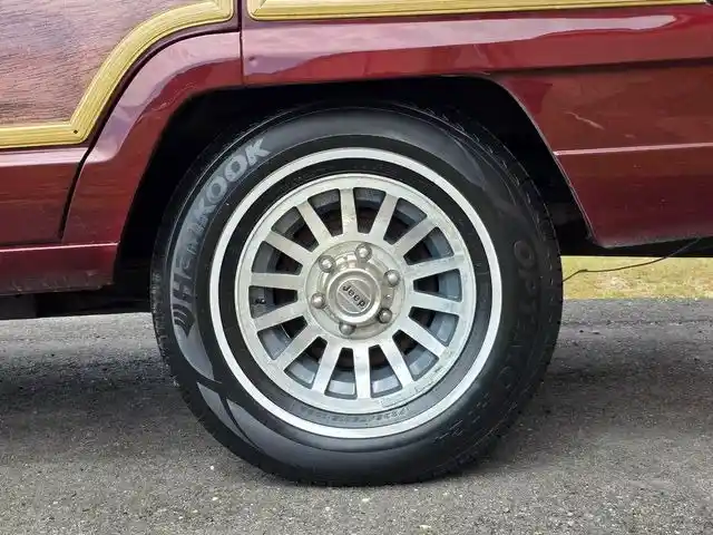 1987 Jeep Grand Wagoneer - 4