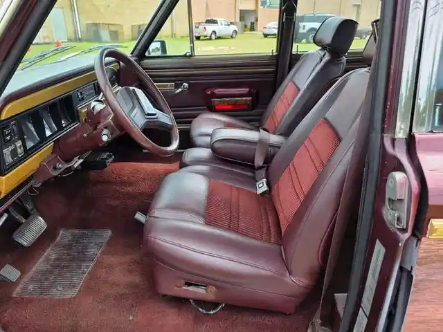 1987 Jeep Grand Wagoneer