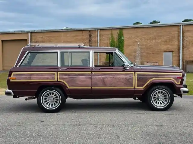 1987 Jeep Grand Wagoneer