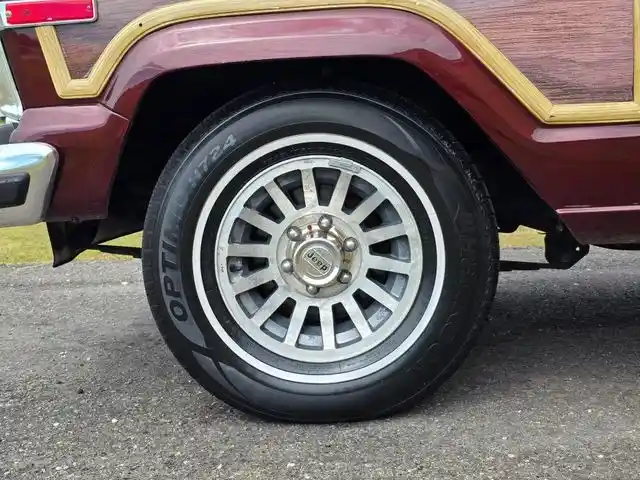 1987 Jeep Grand Wagoneer - 5