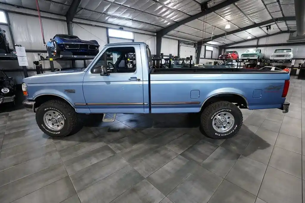 1996 Ford F-250 XLT - 2