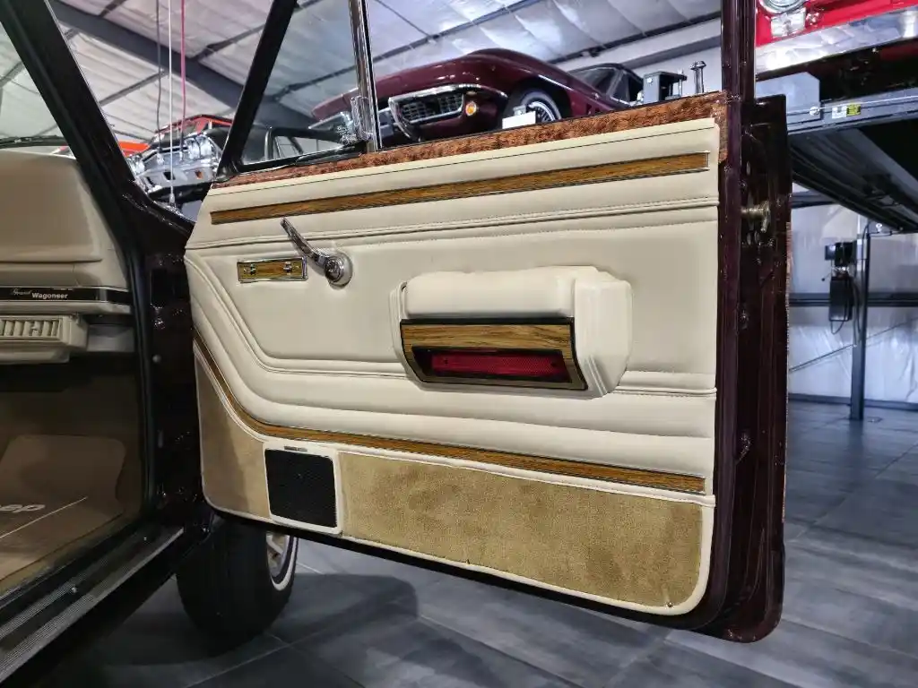 1988 Jeep Grand Wagoneer