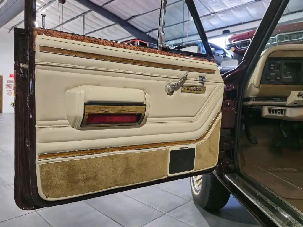 1988 Jeep Grand Wagoneer