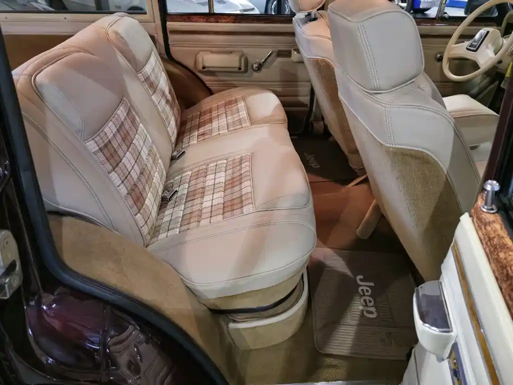 1988 Jeep Grand Wagoneer