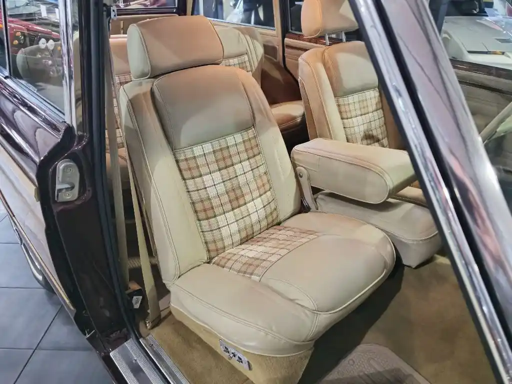 1988 Jeep Grand Wagoneer