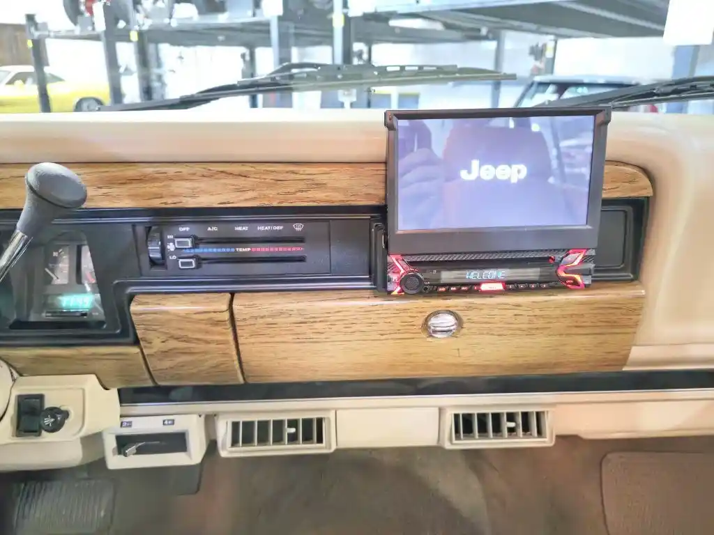 1988 Jeep Grand Wagoneer