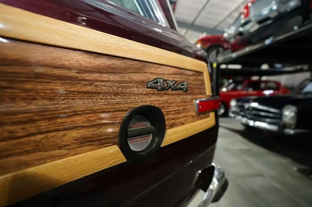 1988 Jeep Grand Wagoneer