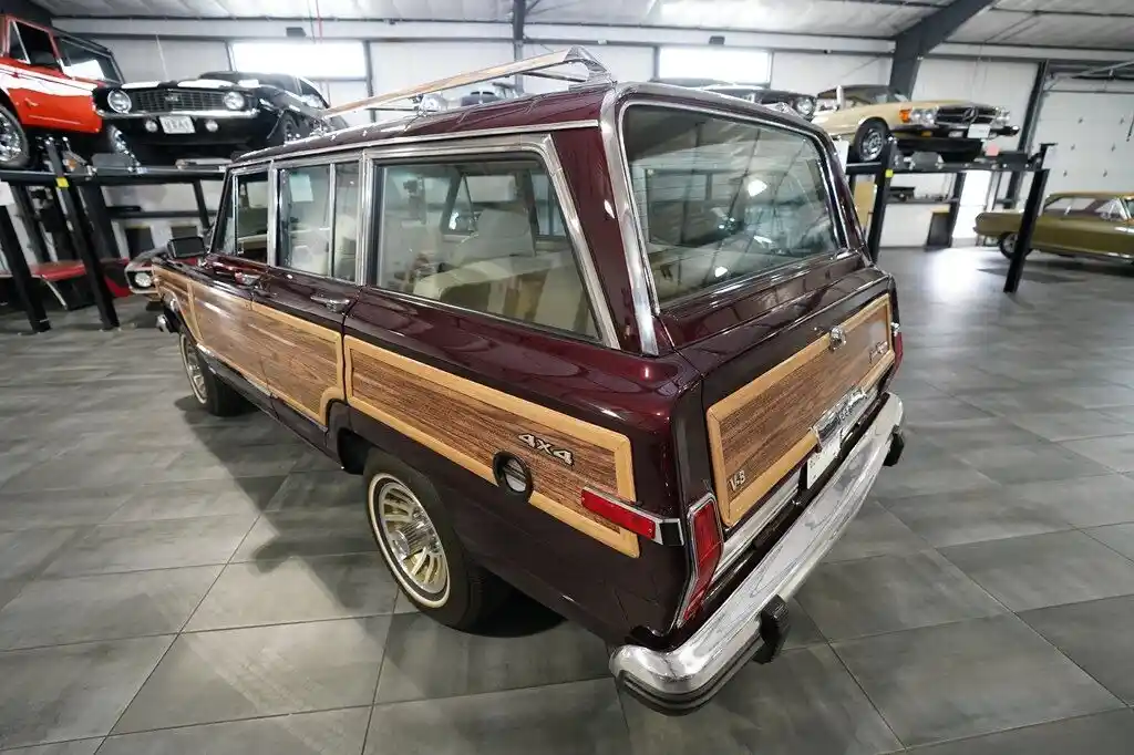 1988 Jeep Grand Wagoneer - 3