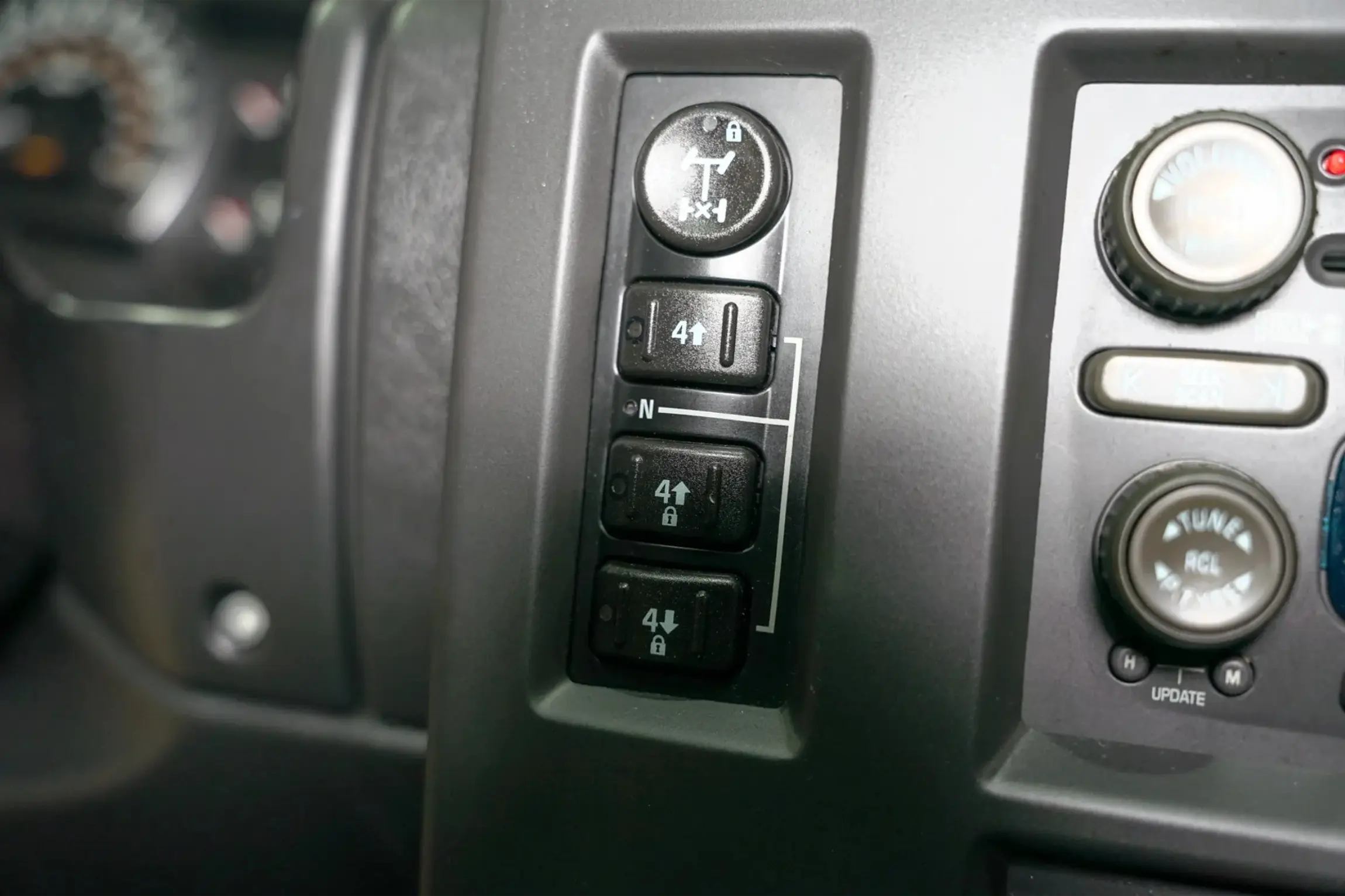 2005 Hummer H2 Luxury Edition