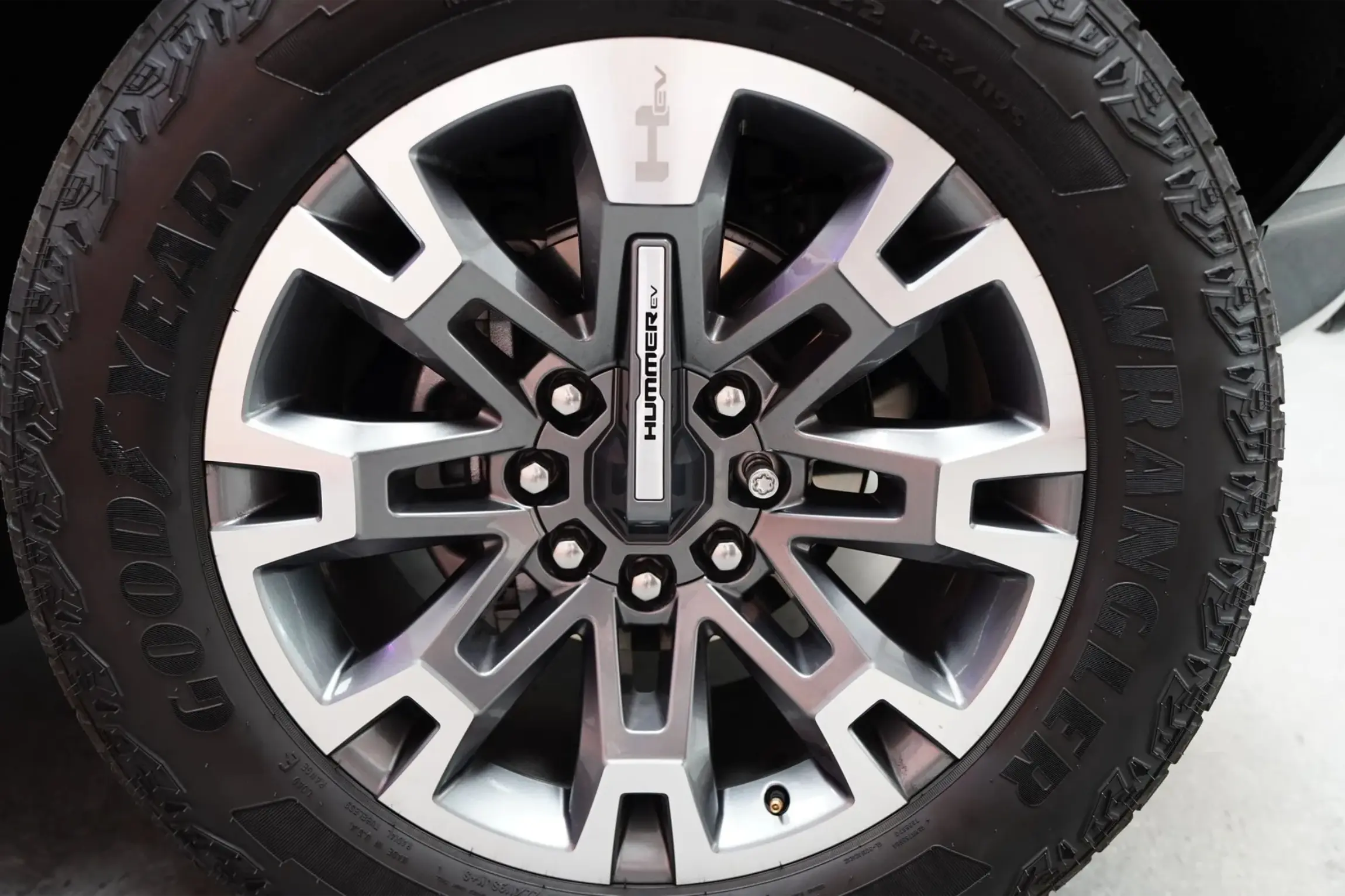 2024 GMC Hummer EV 3X Lunar Edition