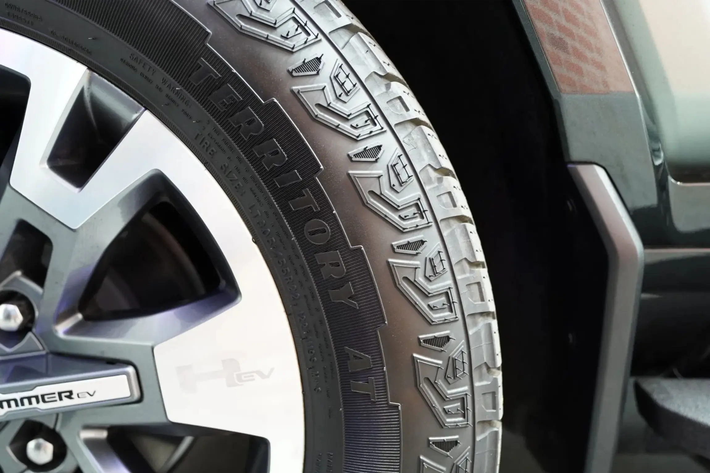 2024 GMC Hummer EV 3X Lunar Edition