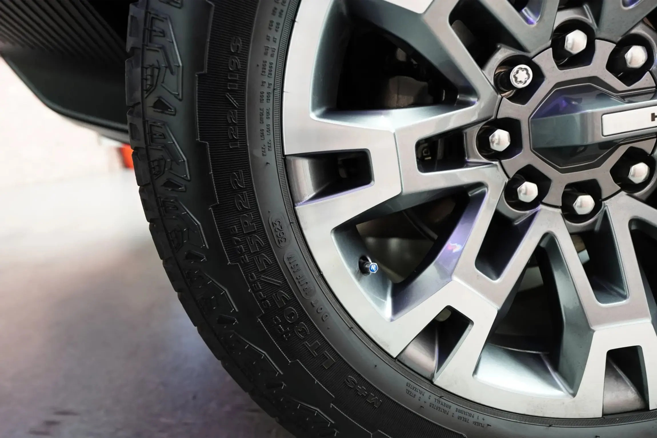 2024 GMC Hummer EV 3X Lunar Edition