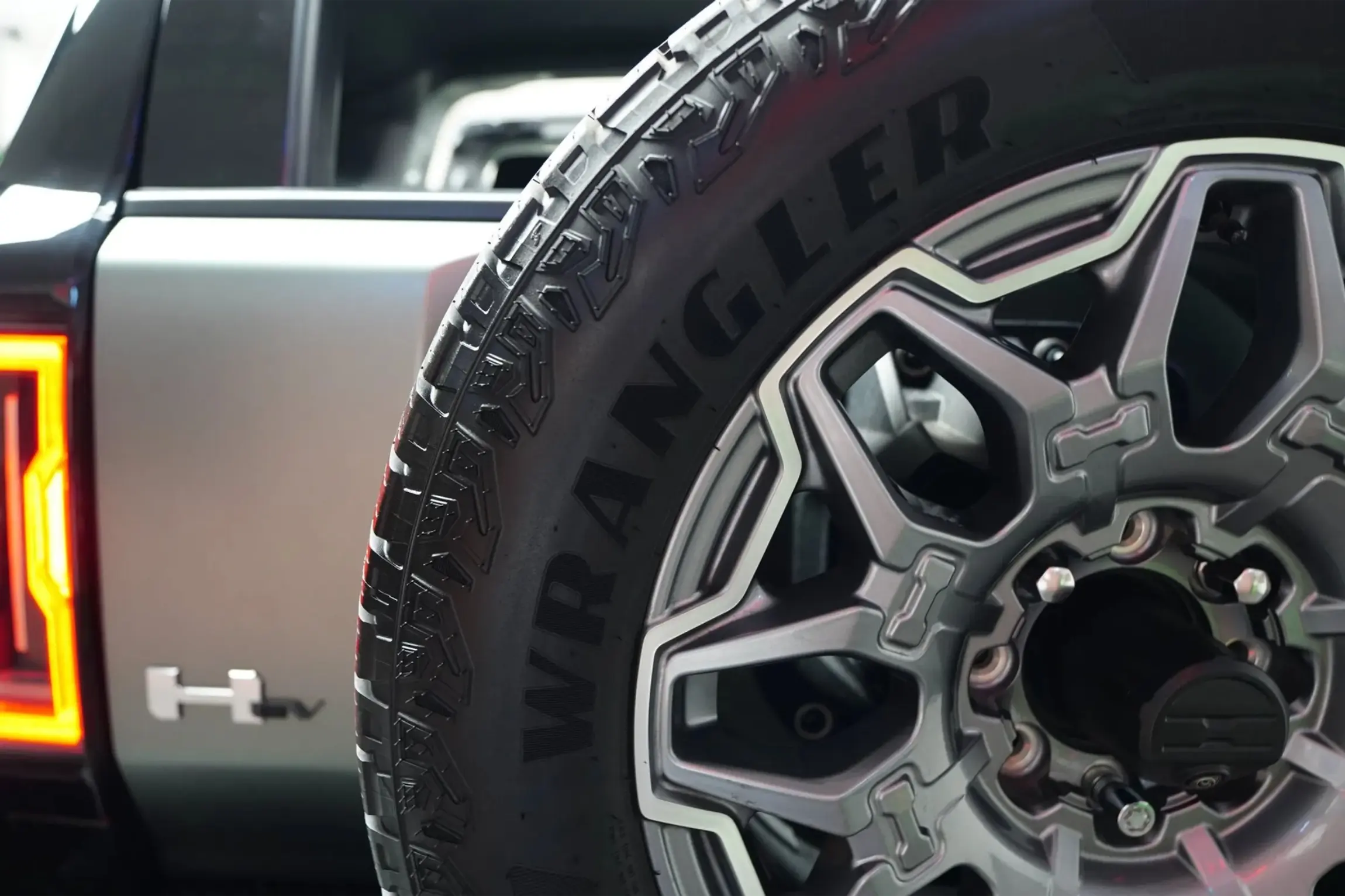 2024 GMC Hummer EV 3X Lunar Edition