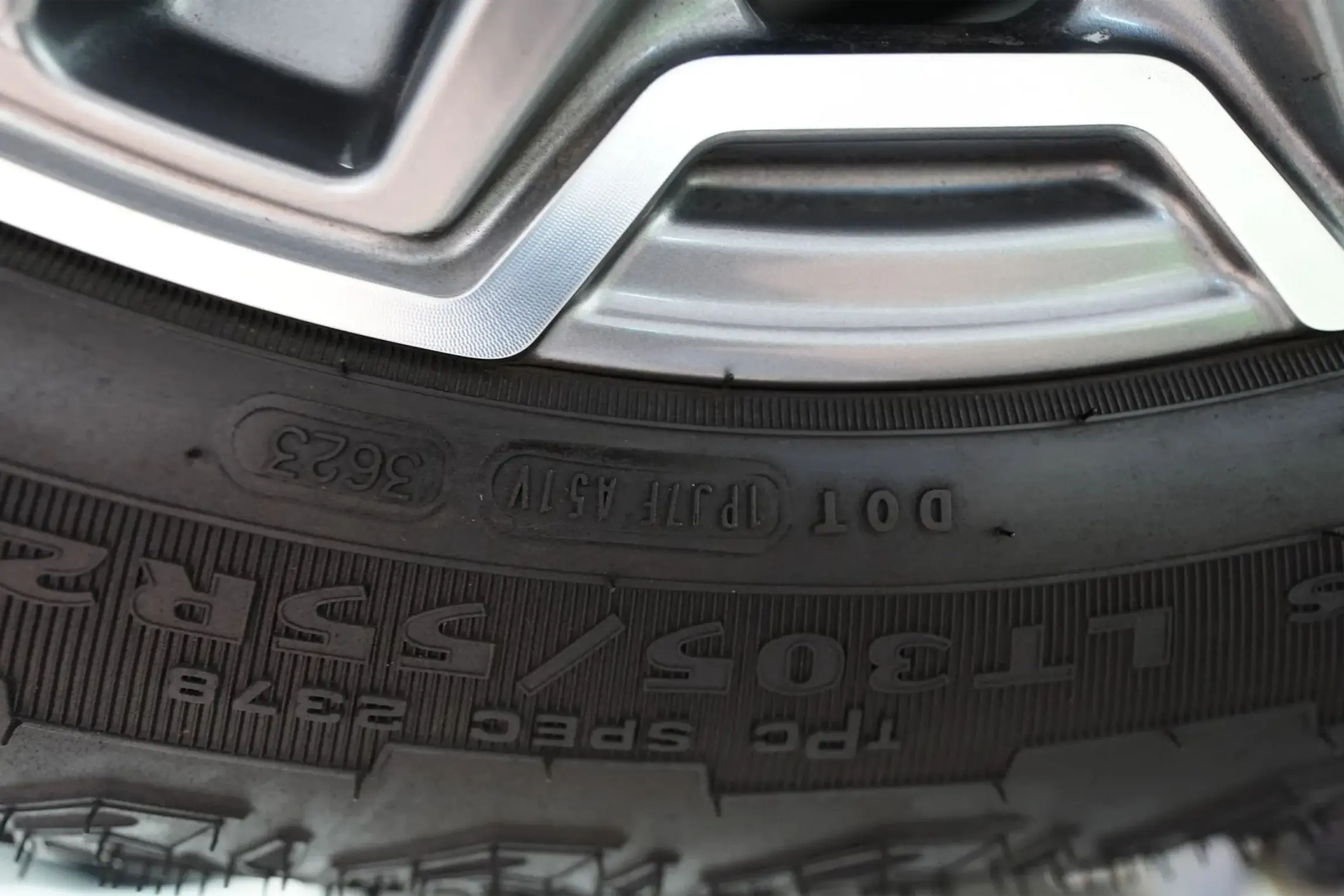 2024 GMC Hummer EV 3X Lunar Edition