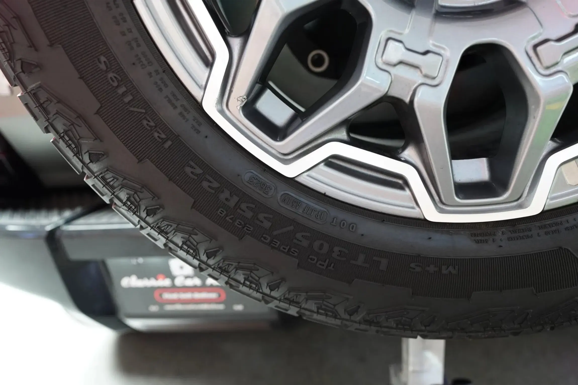 2024 GMC Hummer EV 3X Lunar Edition