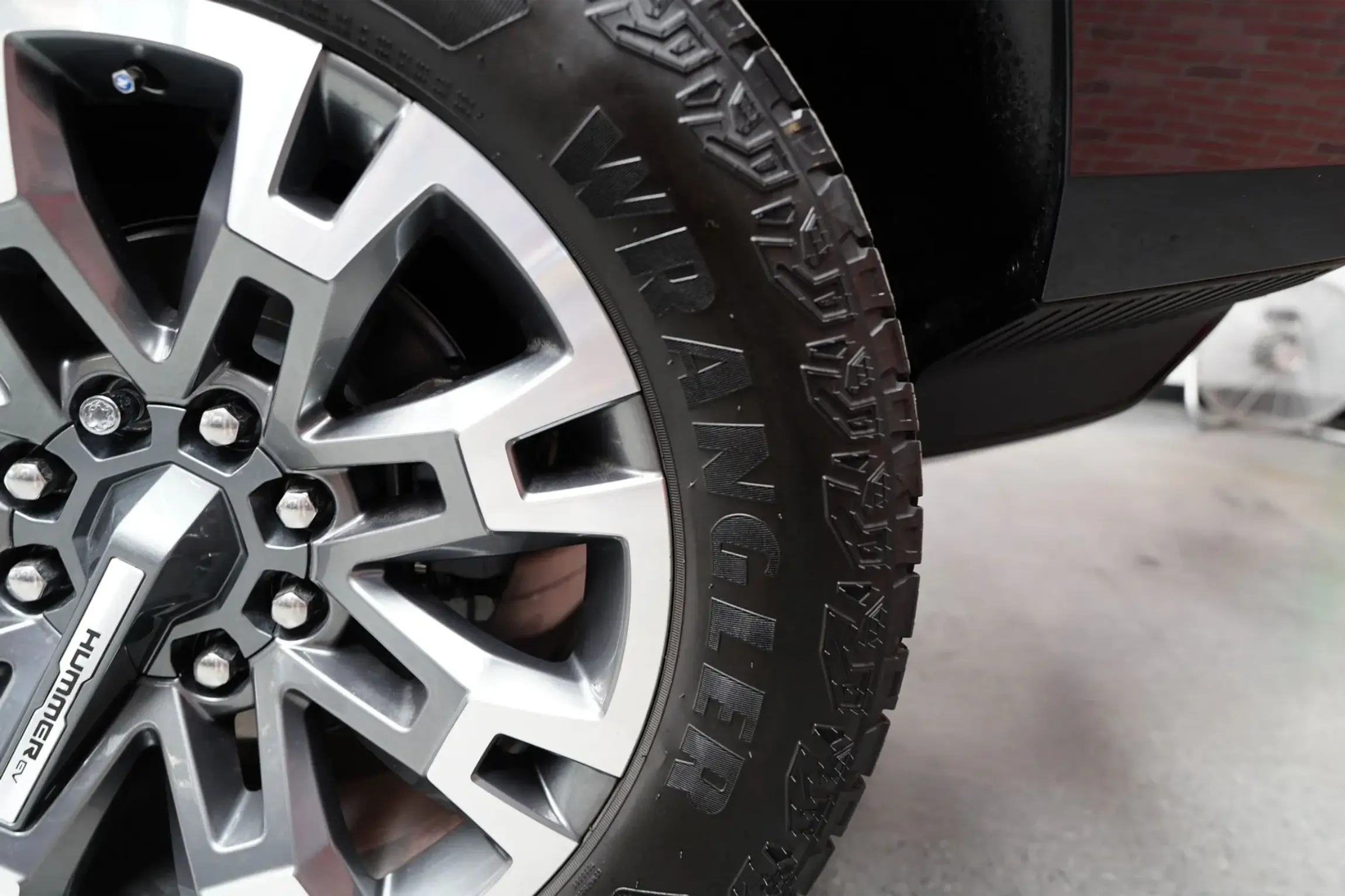 2024 GMC Hummer EV 3X Lunar Edition