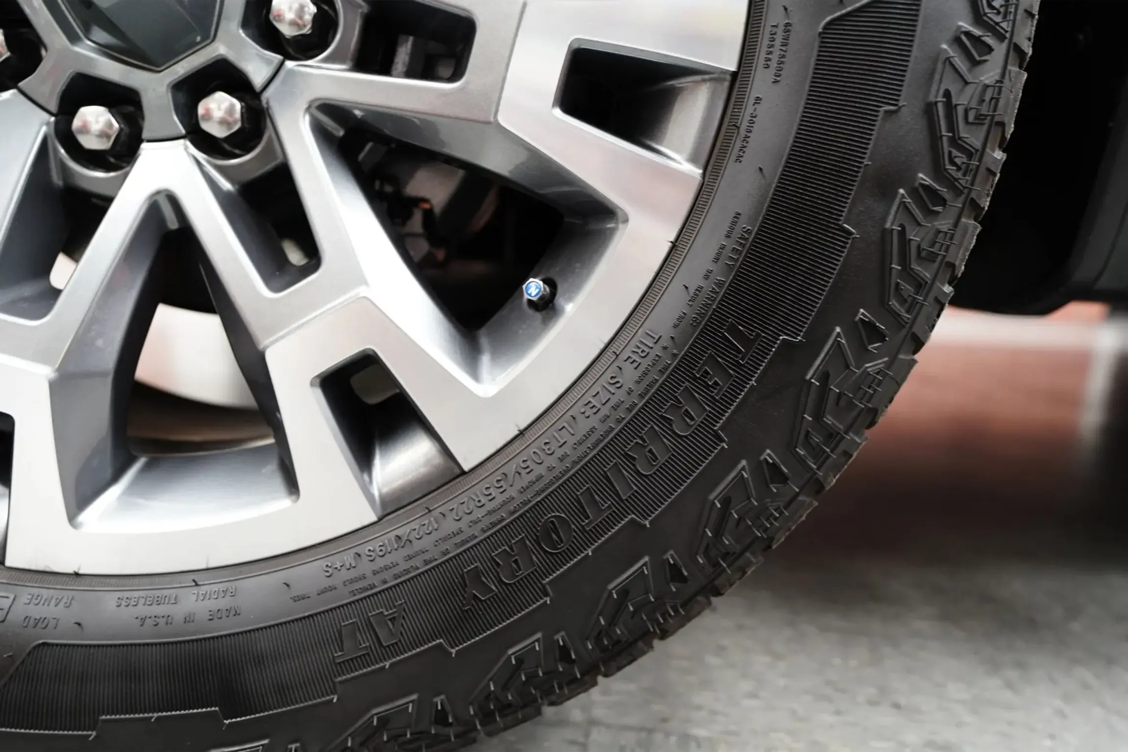 2024 GMC Hummer EV 3X Lunar Edition