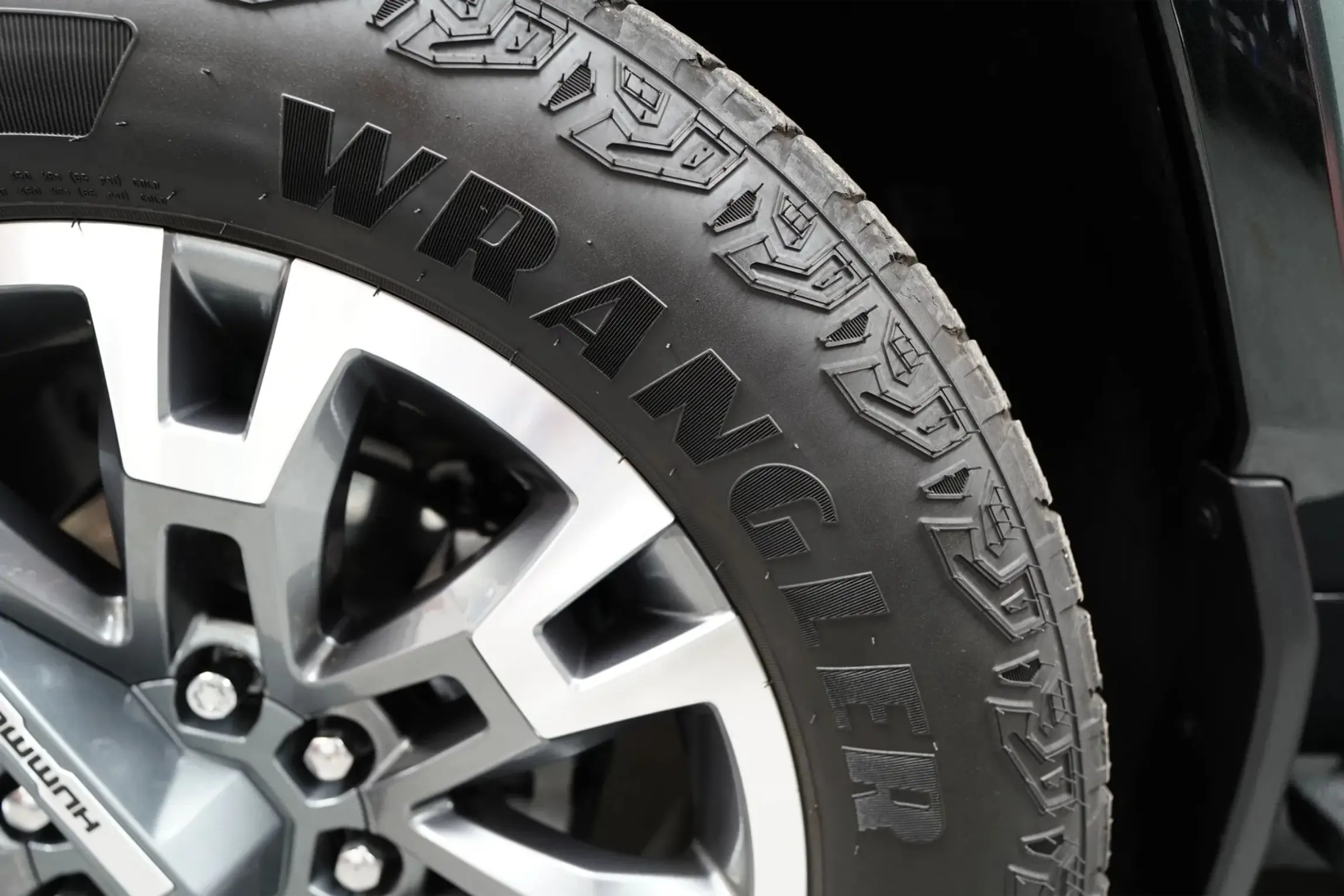 2024 GMC Hummer EV 3X Lunar Edition