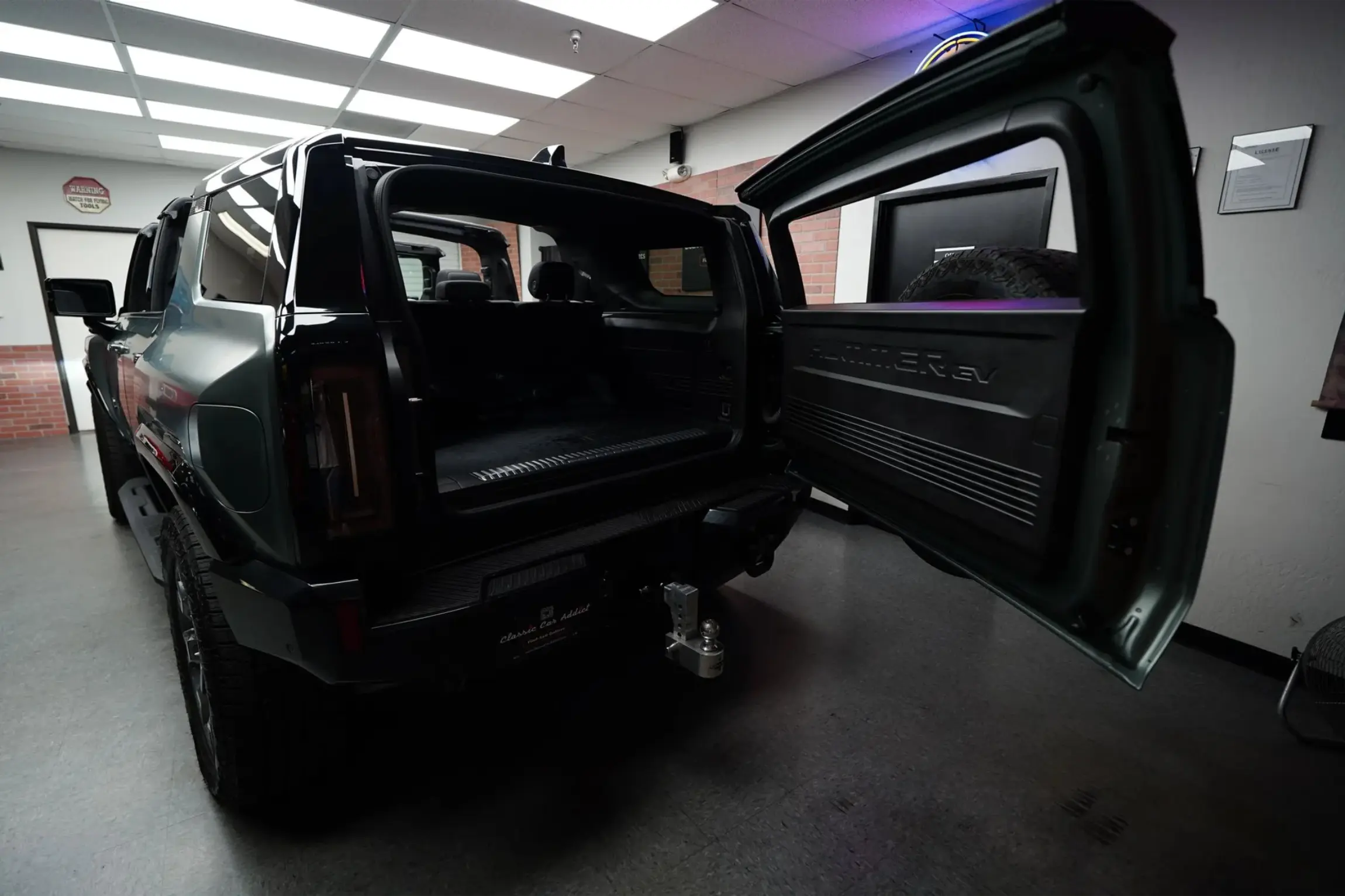 2024 GMC Hummer EV 3X Lunar Edition