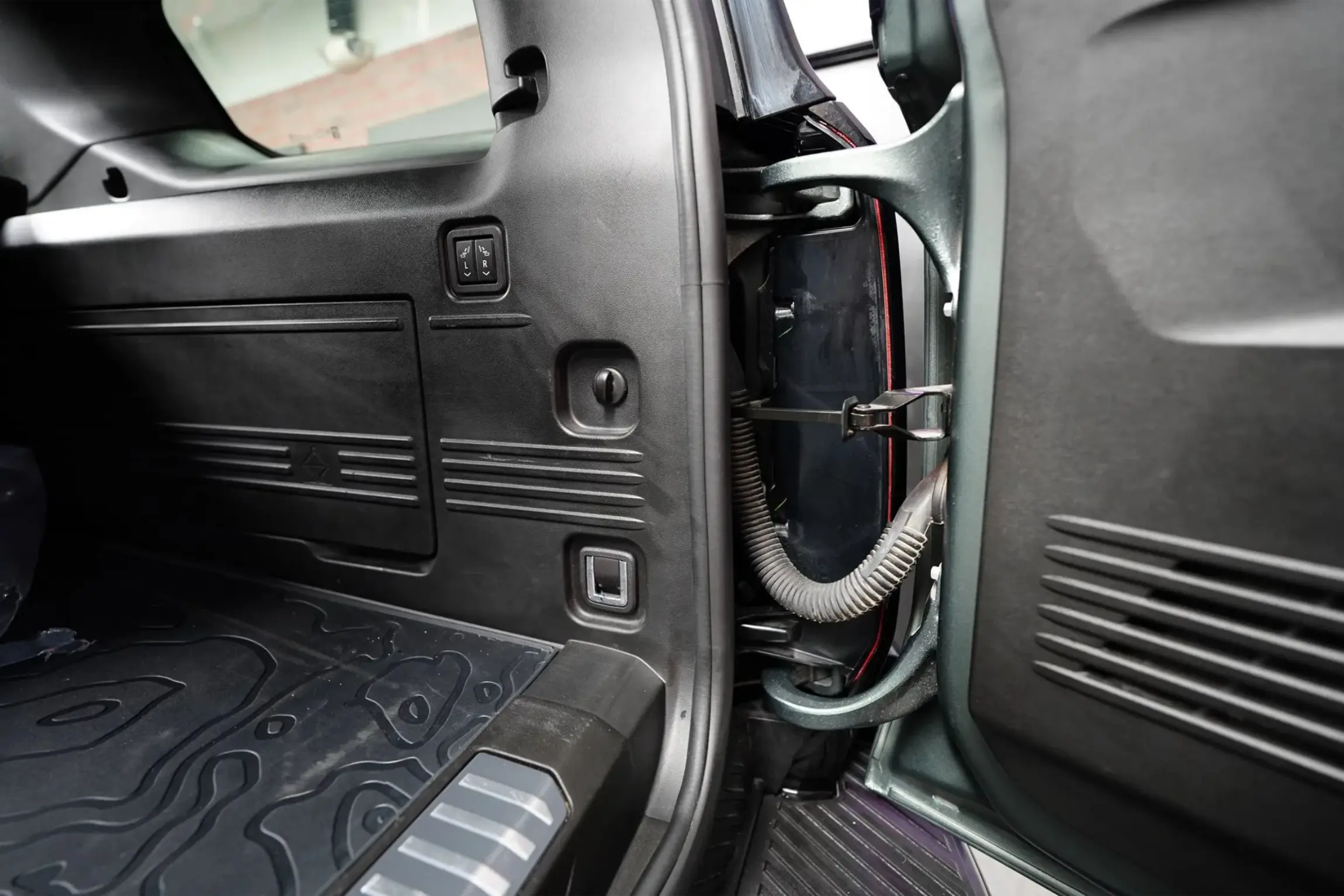 2024 GMC Hummer EV 3X Lunar Edition