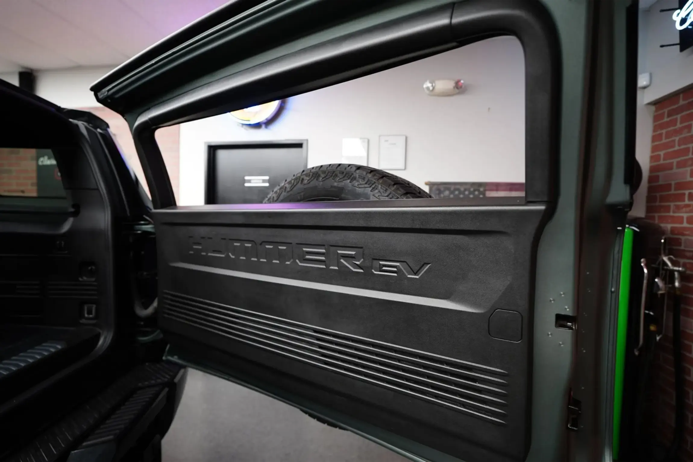 2024 GMC Hummer EV 3X Lunar Edition