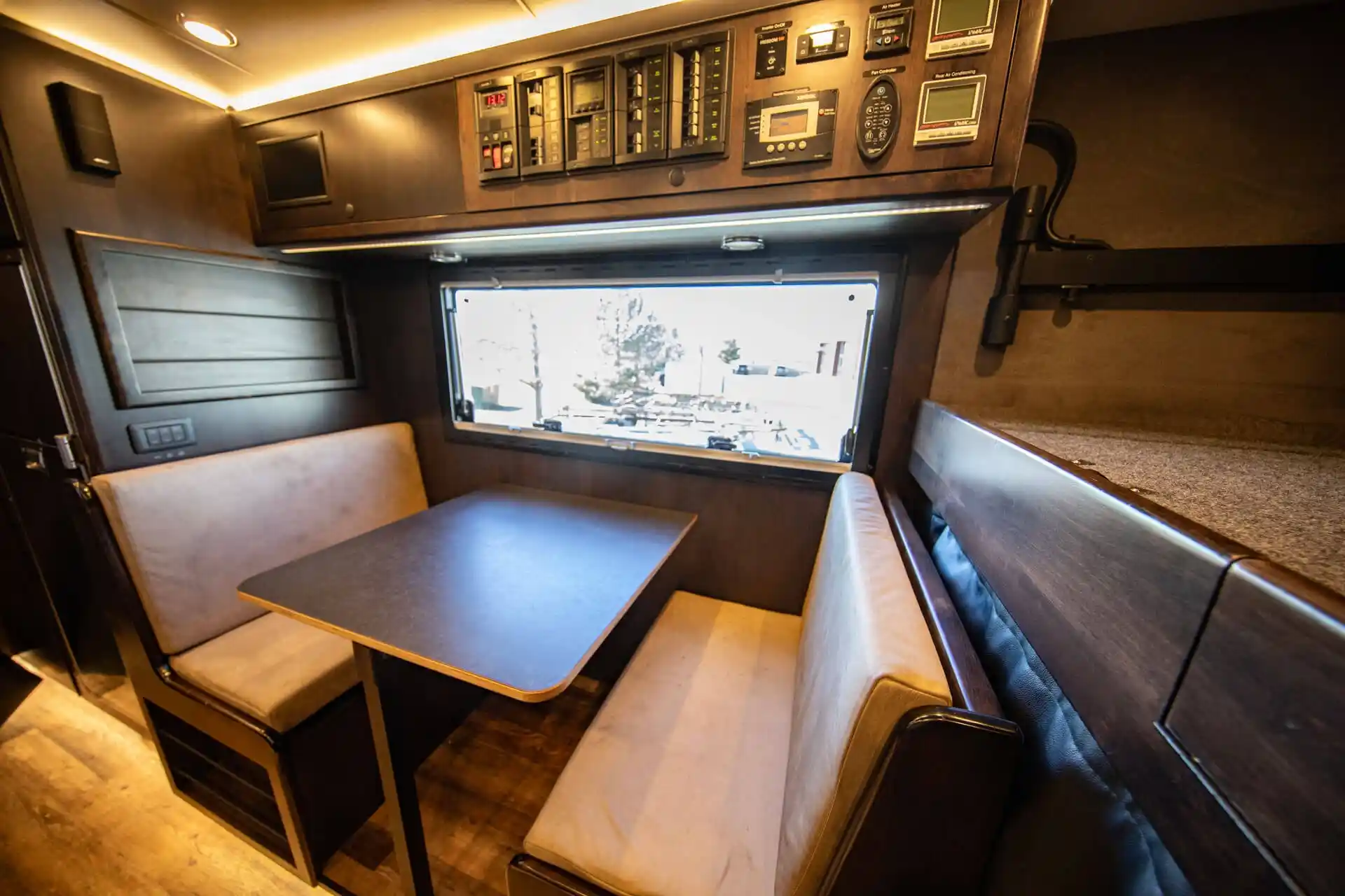 Pending Sale: 2019 EarthRoamer XV-LTS 233