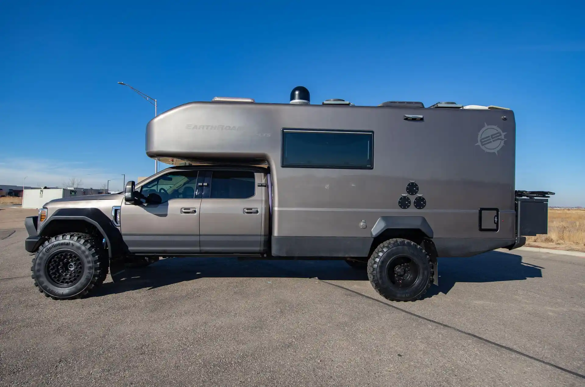 Pending Sale: 2019 EarthRoamer XV-LTS 233 - 2