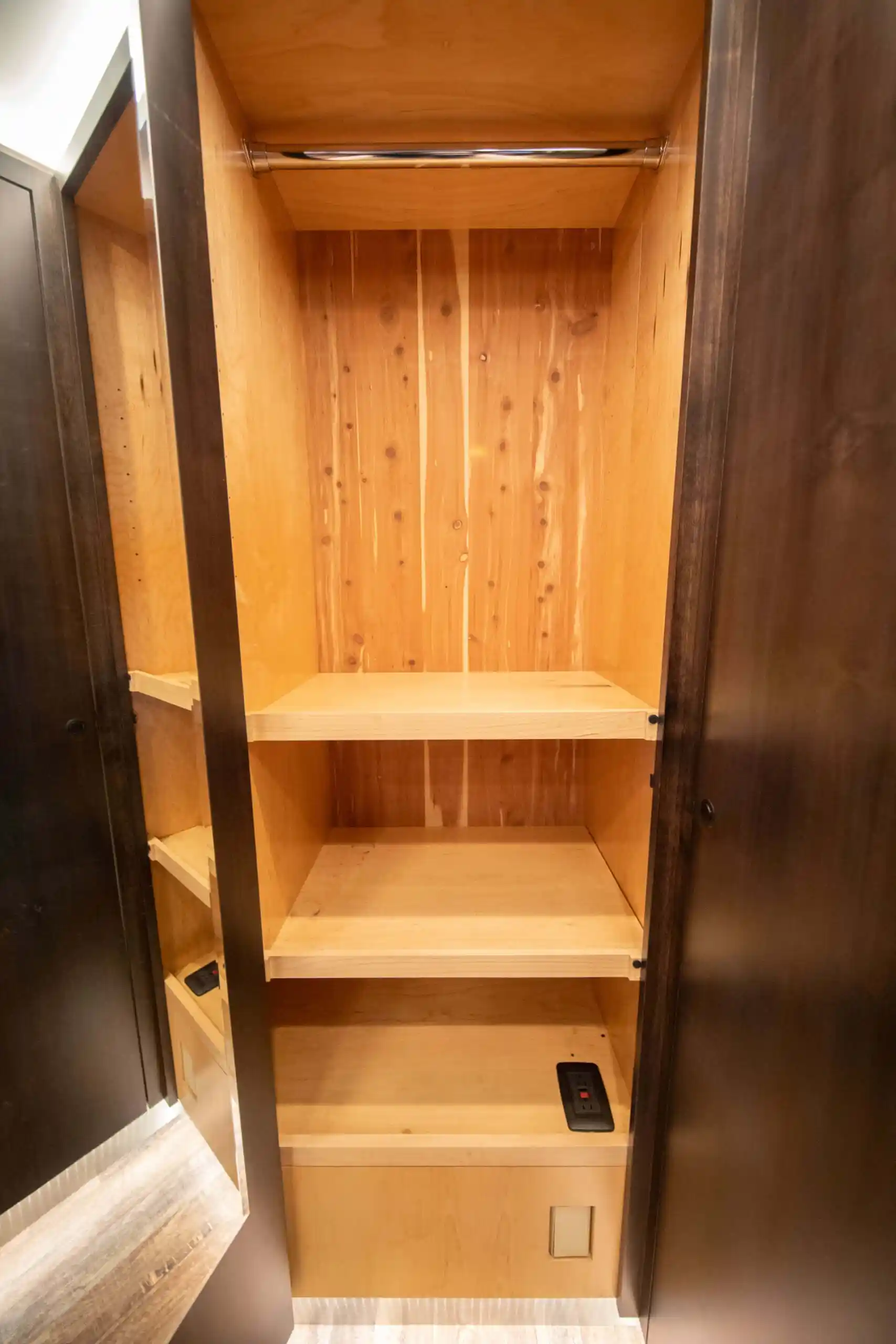 Pending Sale: 2019 EarthRoamer XV-LTS 233