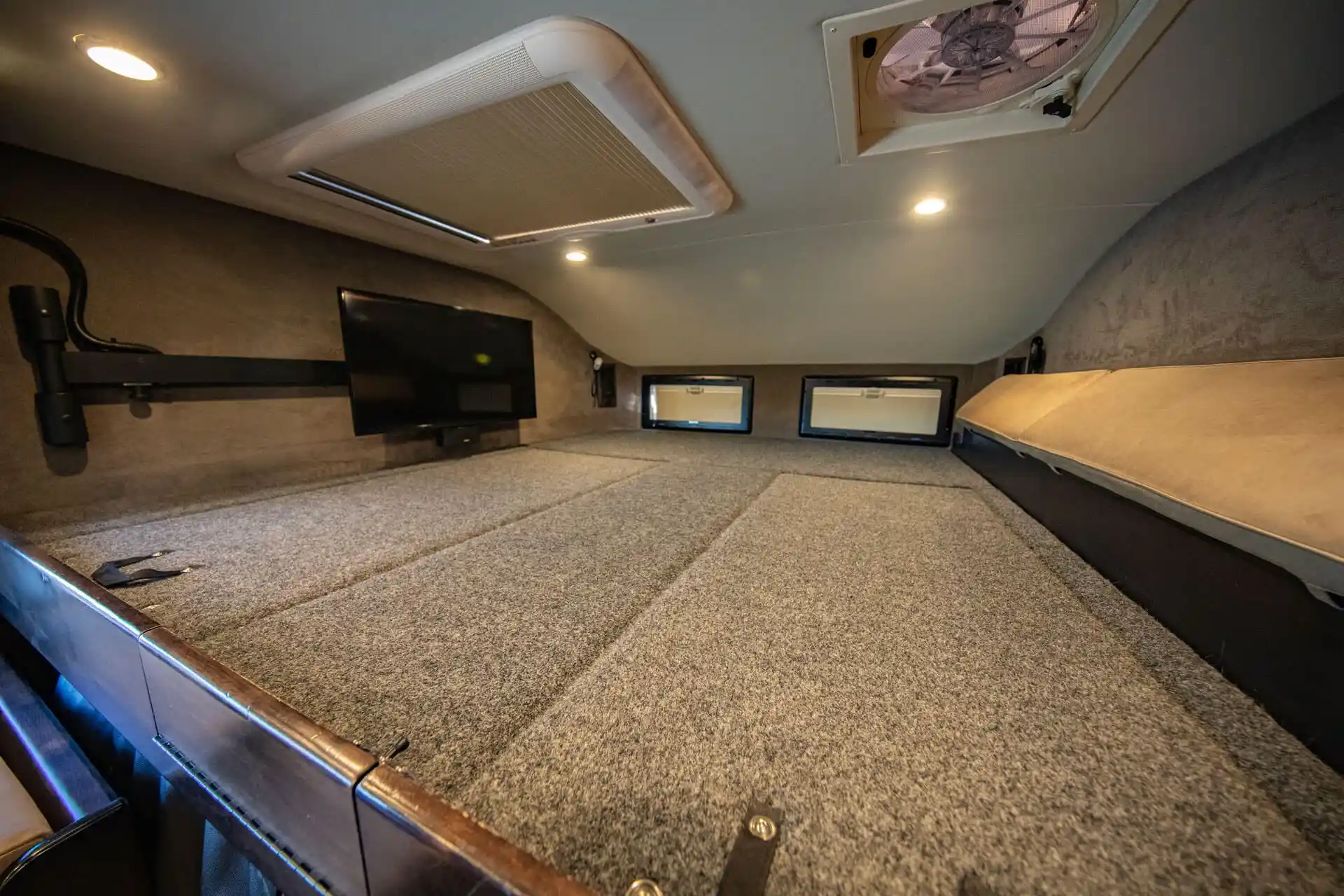 Pending Sale: 2019 EarthRoamer XV-LTS 233