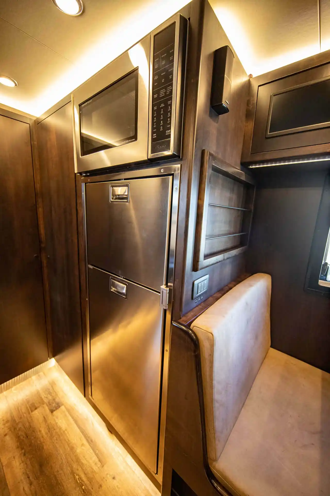 Pending Sale: 2019 EarthRoamer XV-LTS 233