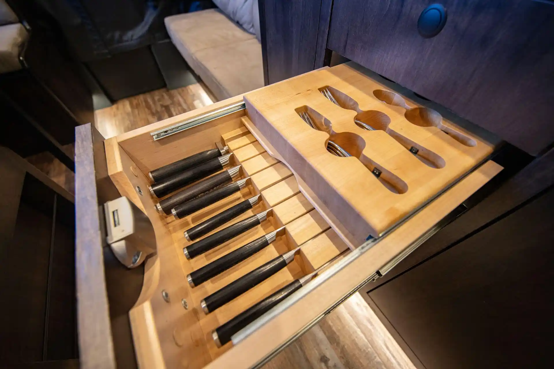 Pending Sale: 2019 EarthRoamer XV-LTS 233