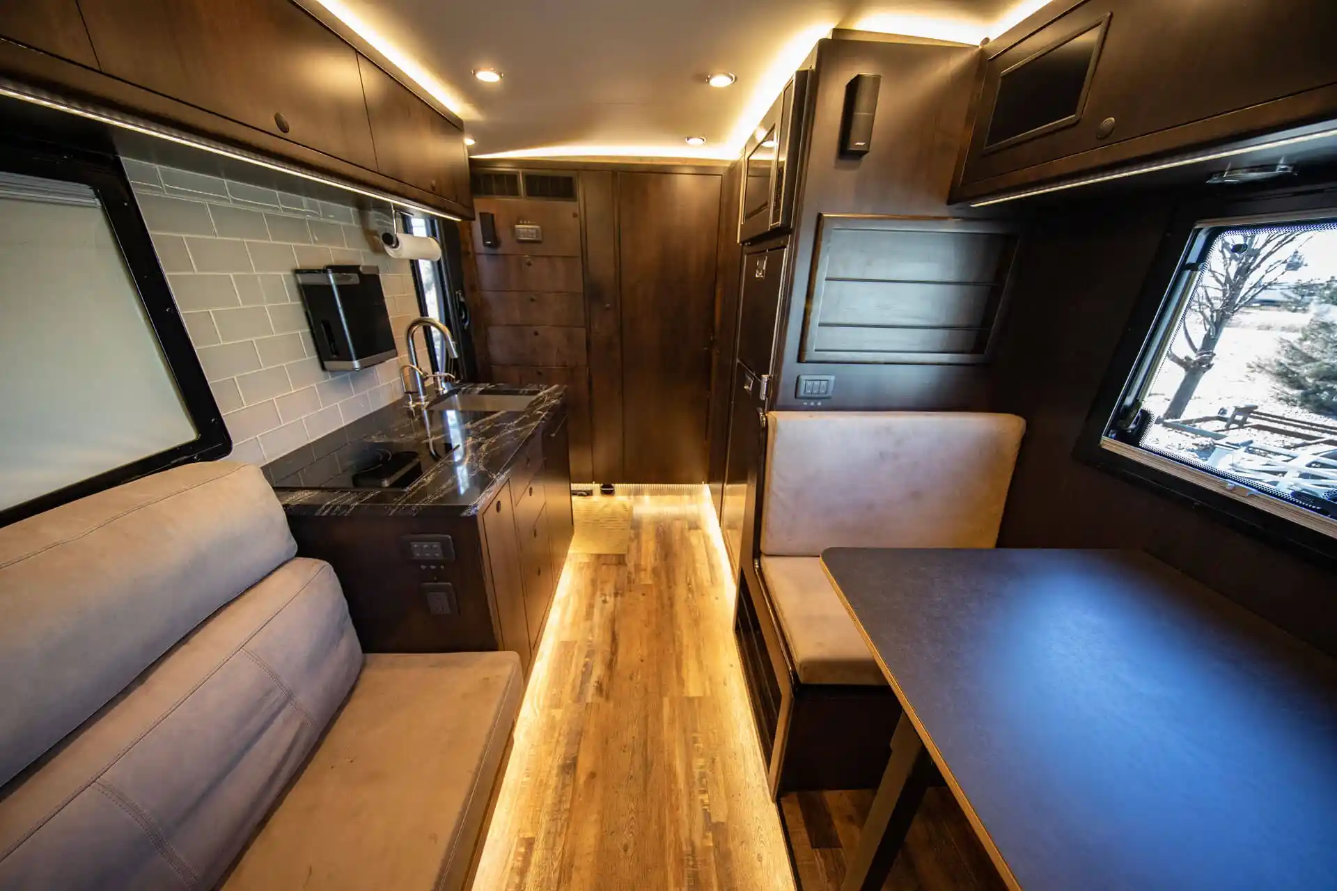 Pending Sale: 2019 EarthRoamer XV-LTS 233