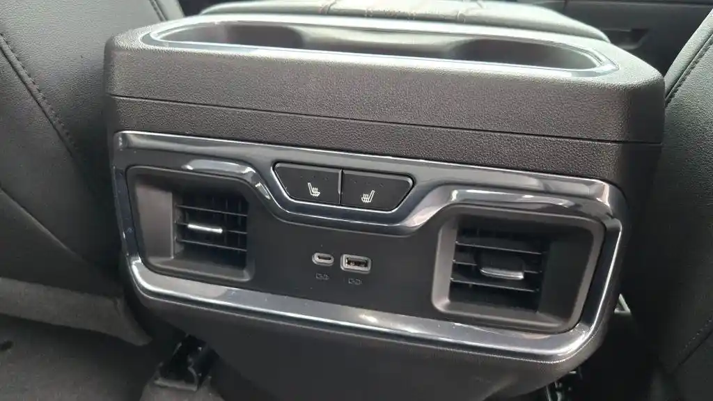 2024 Chevrolet Silverado 1500 High Country Premium - 3