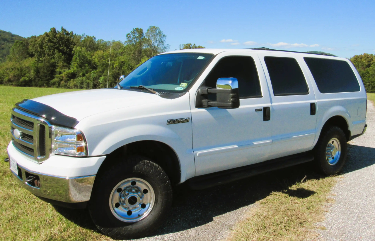 6.0L Turbo Diesel-Powered 2005 Ford Excursion XLT - 2