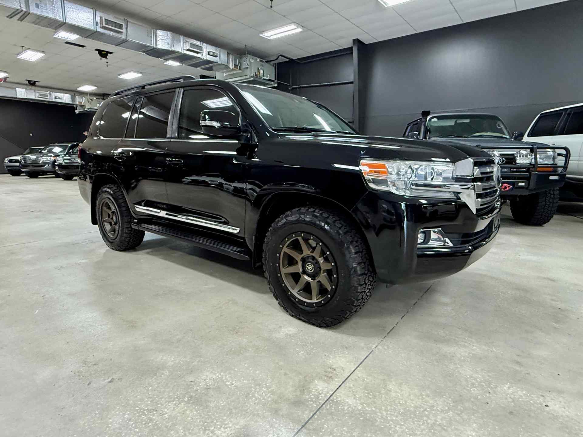 2018 Toyota Land Cruiser - 3