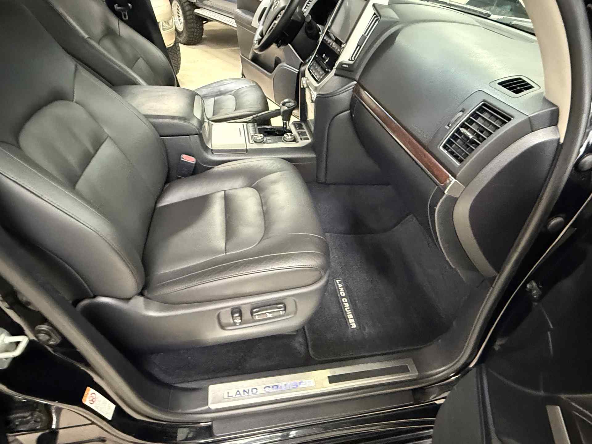2018 Toyota Land Cruiser