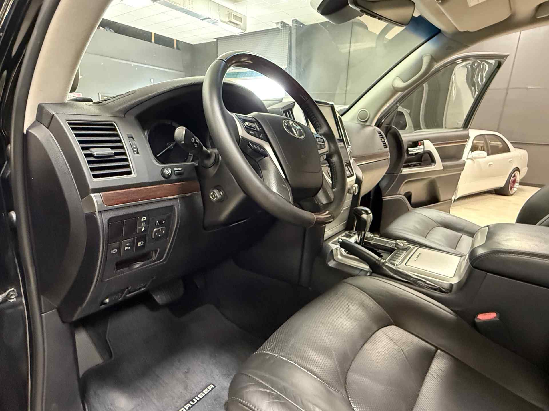 2018 Toyota Land Cruiser