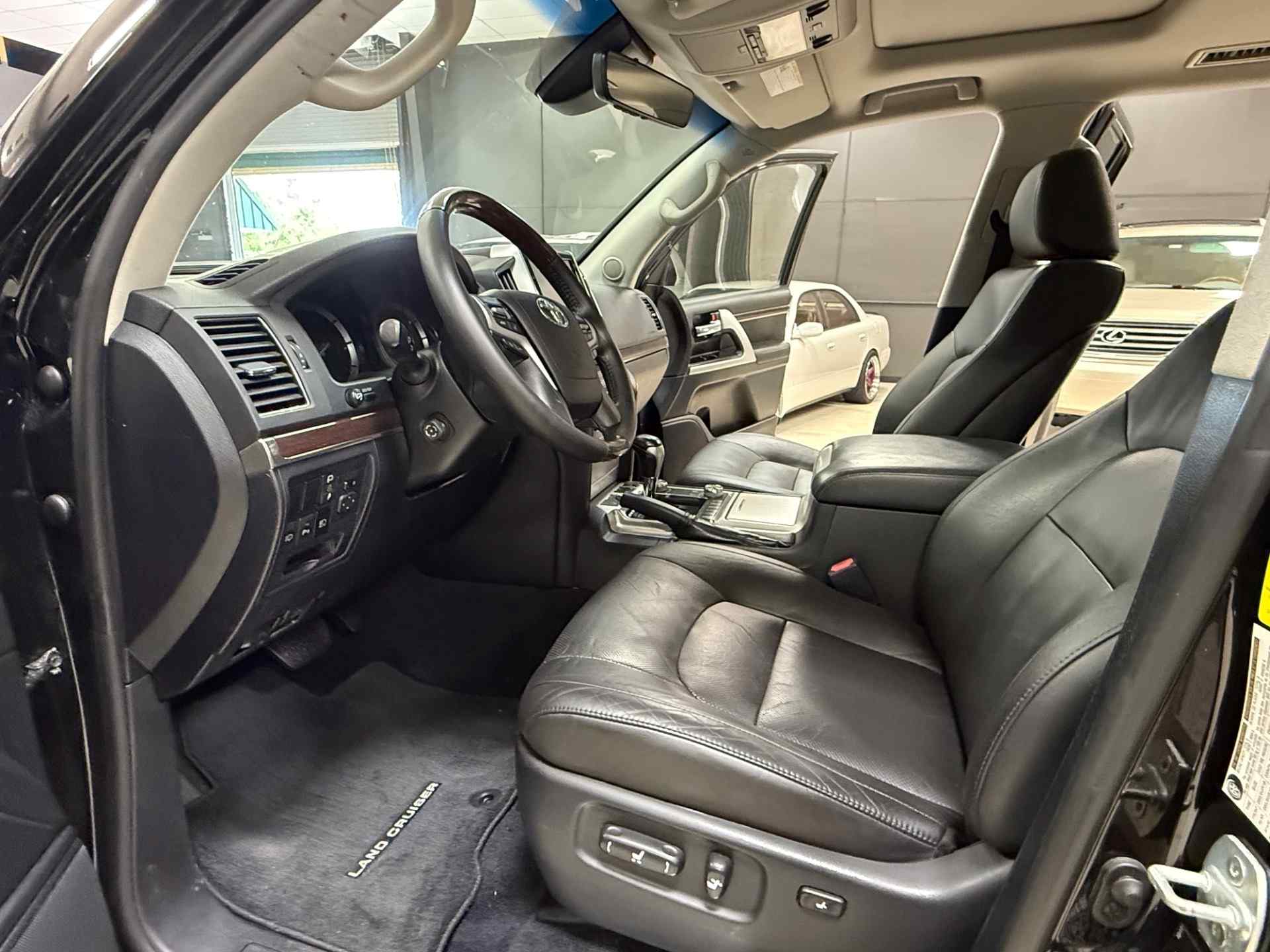 2018 Toyota Land Cruiser
