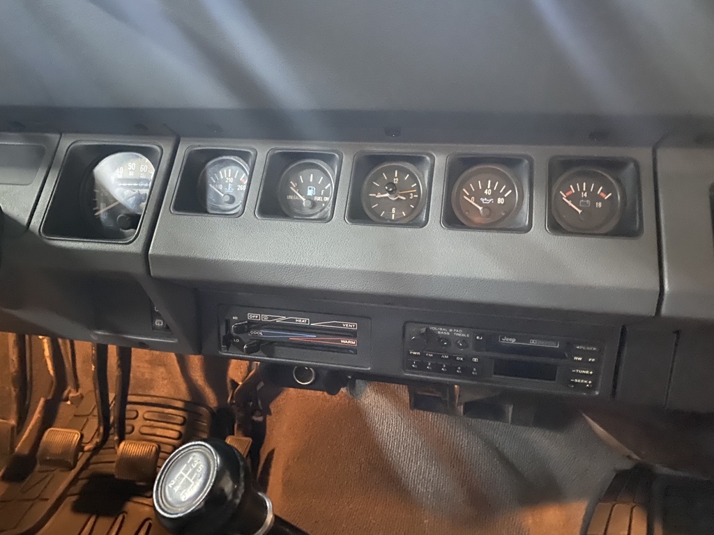 Sold: 1990 Jeep Wrangler Islander YJ