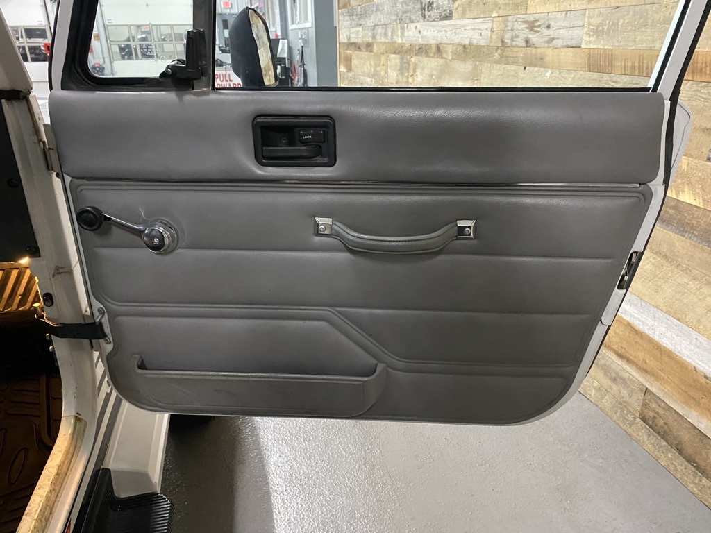 Sold: 1990 Jeep Wrangler Islander YJ