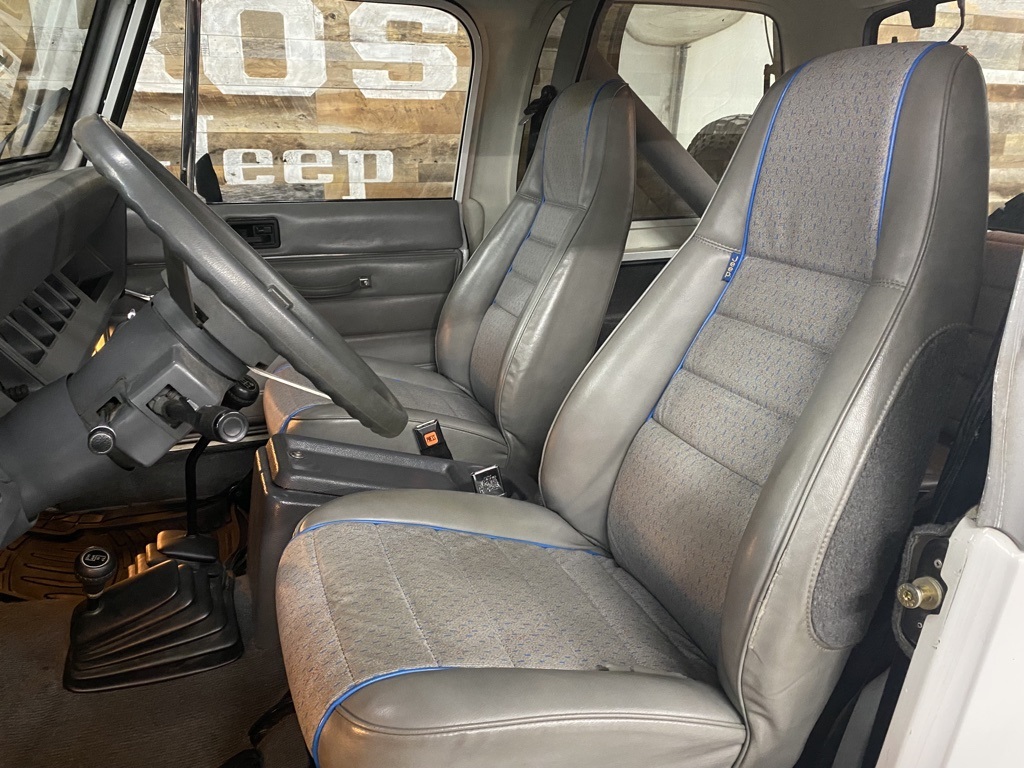 Sold: 1990 Jeep Wrangler Islander YJ