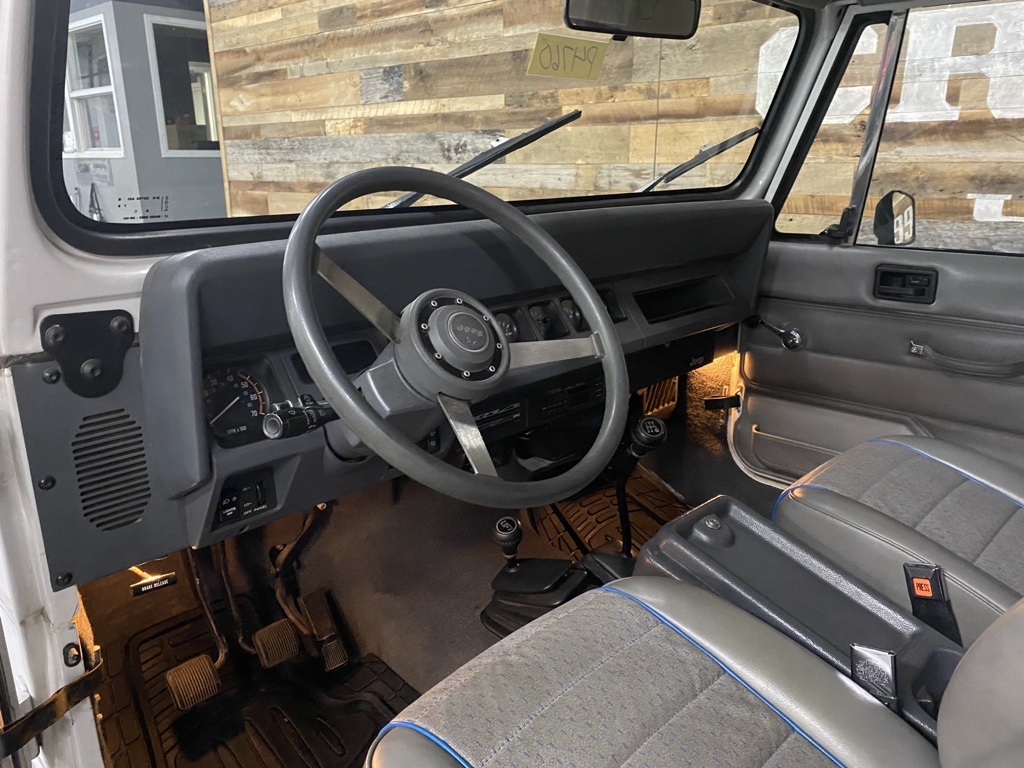 Sold: 1990 Jeep Wrangler Islander YJ