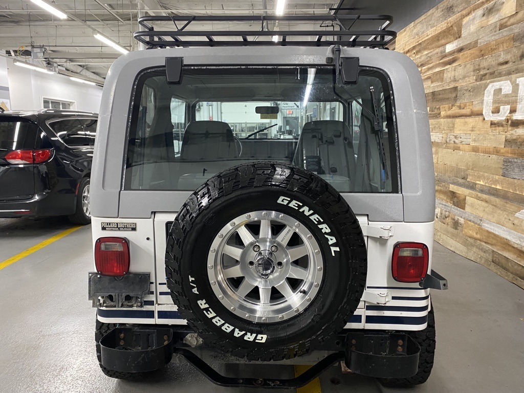 Sold: 1990 Jeep Wrangler Islander YJ