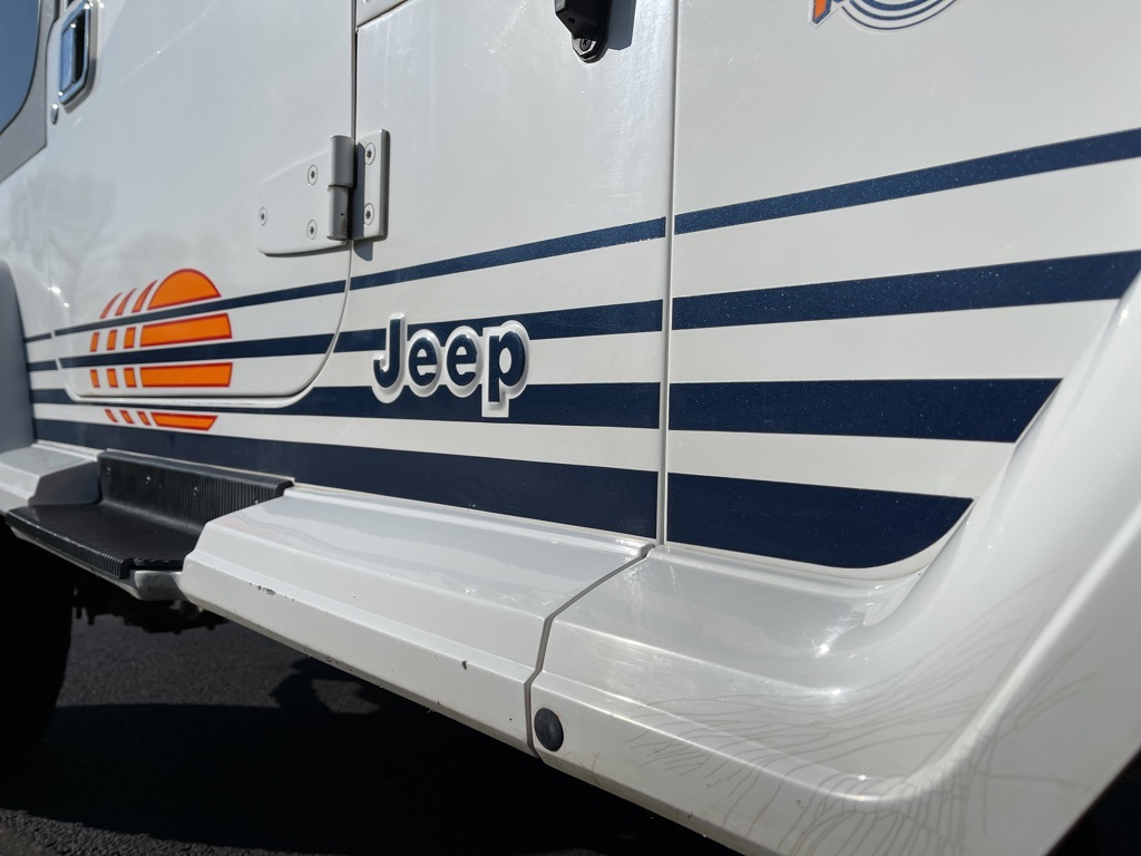 Sold: 1990 Jeep Wrangler Islander YJ